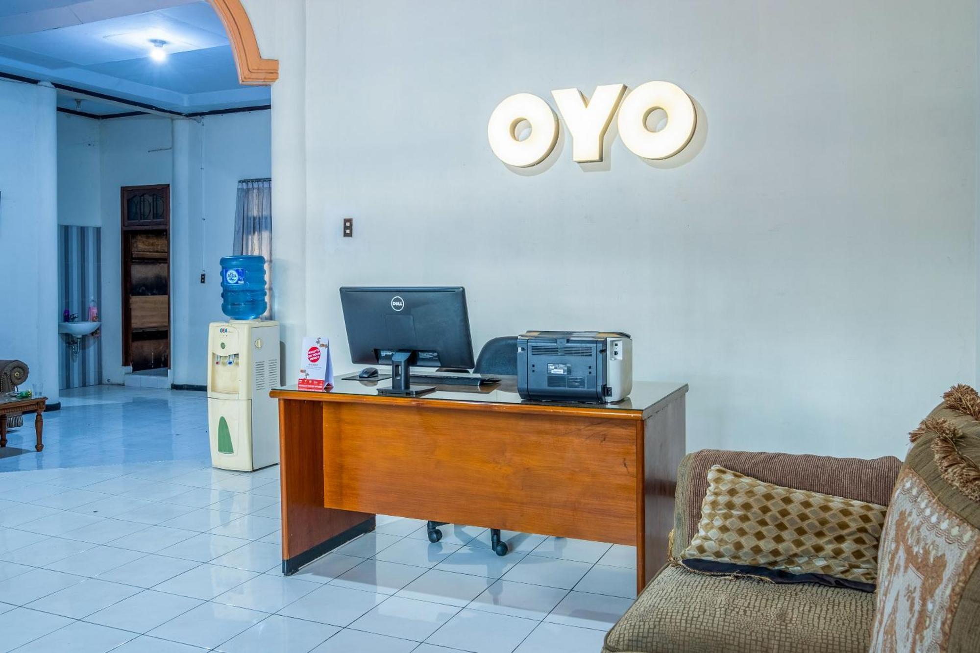 Oyo Collection O 1032 Rahayu Residence Syariah Cirebon Εξωτερικό φωτογραφία