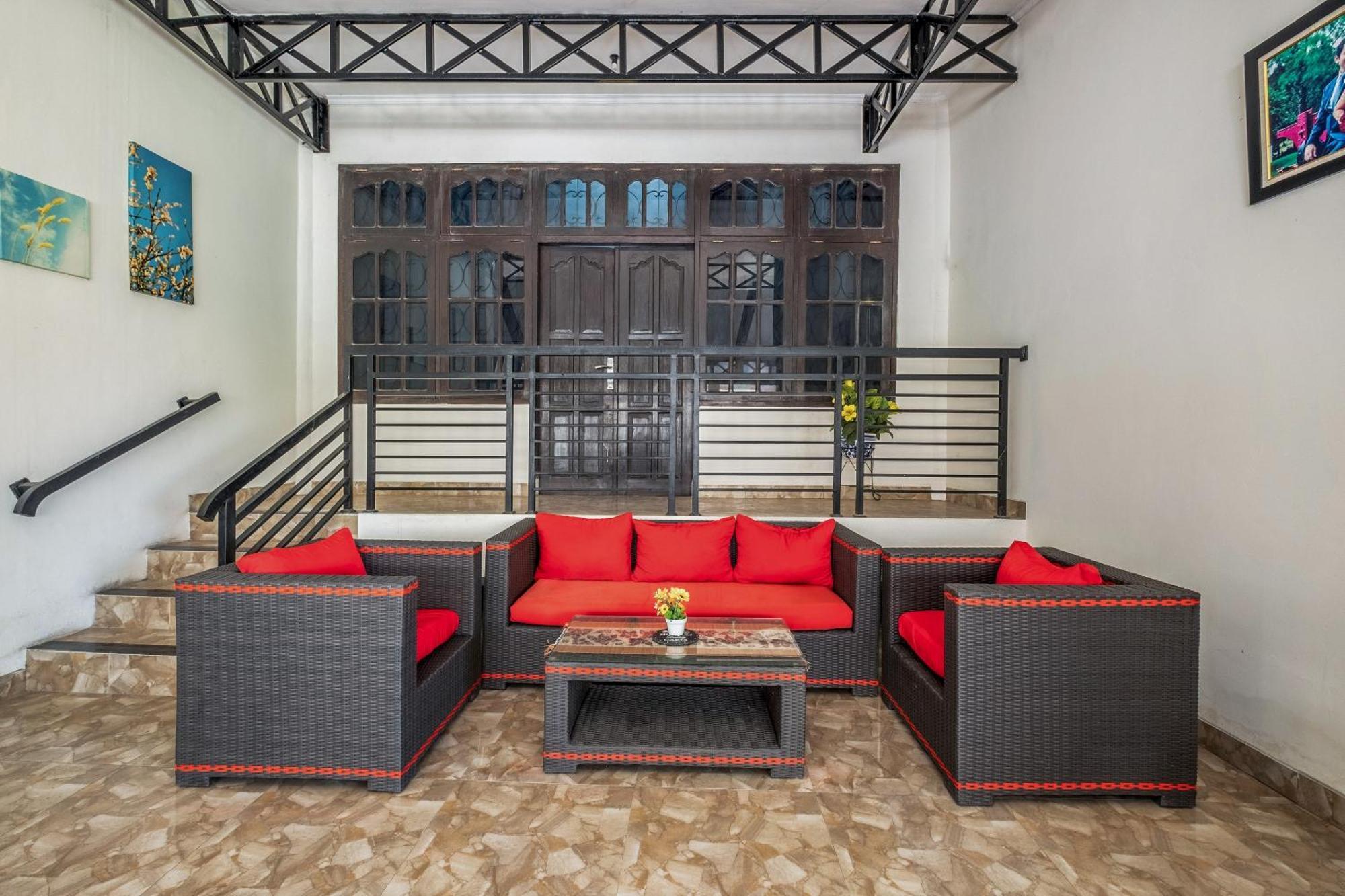 Oyo Collection O 1032 Rahayu Residence Syariah Cirebon Εξωτερικό φωτογραφία