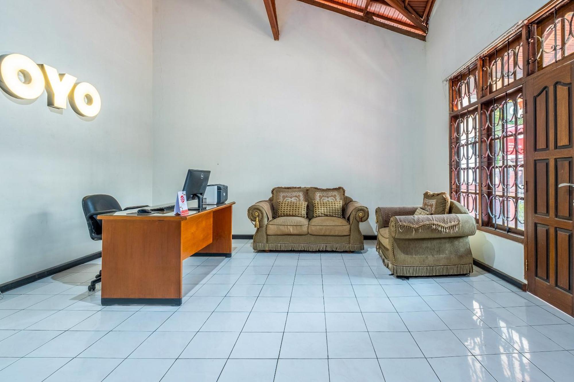 Oyo Collection O 1032 Rahayu Residence Syariah Cirebon Εξωτερικό φωτογραφία