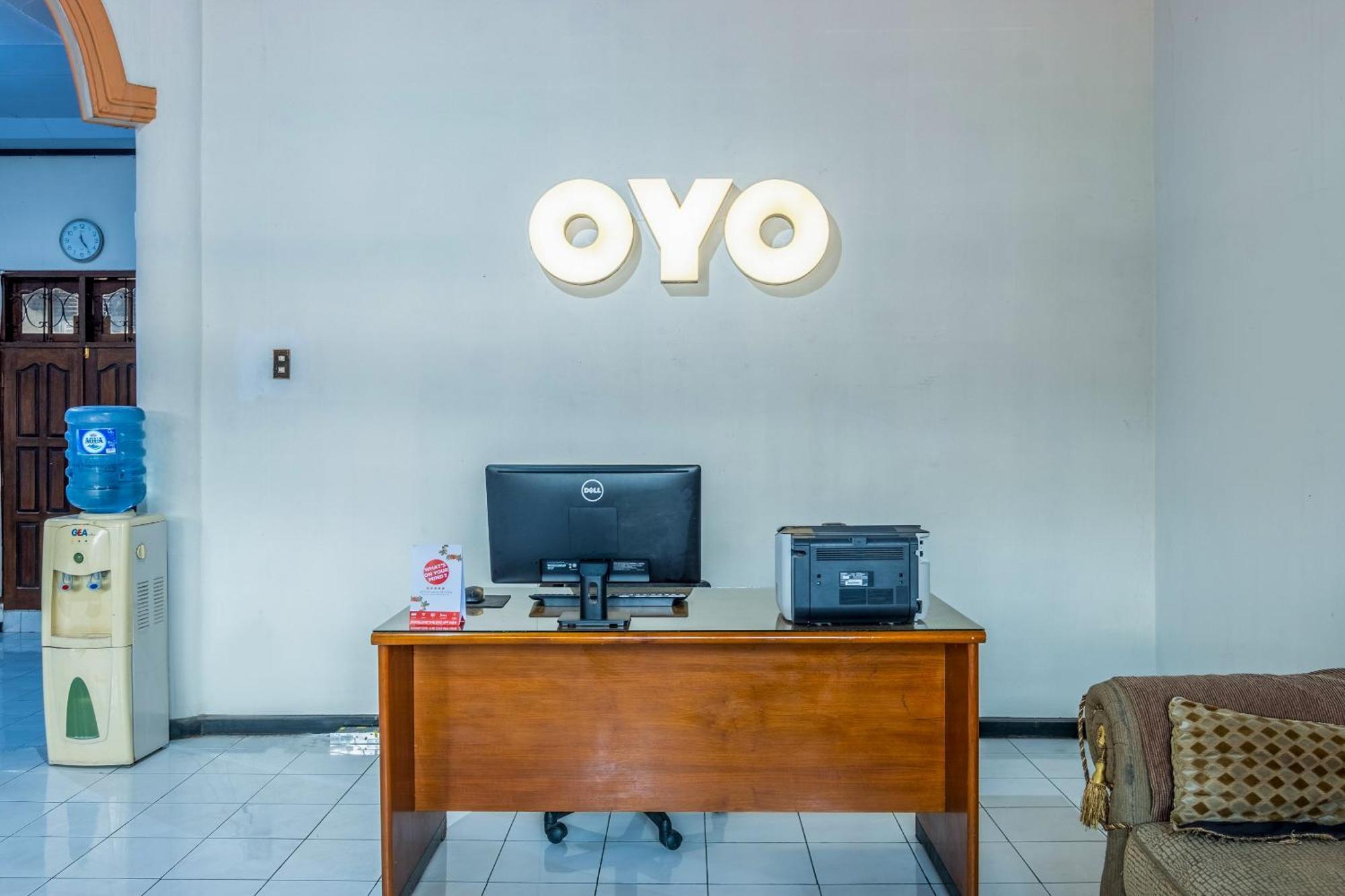 Oyo Collection O 1032 Rahayu Residence Syariah Cirebon Εξωτερικό φωτογραφία