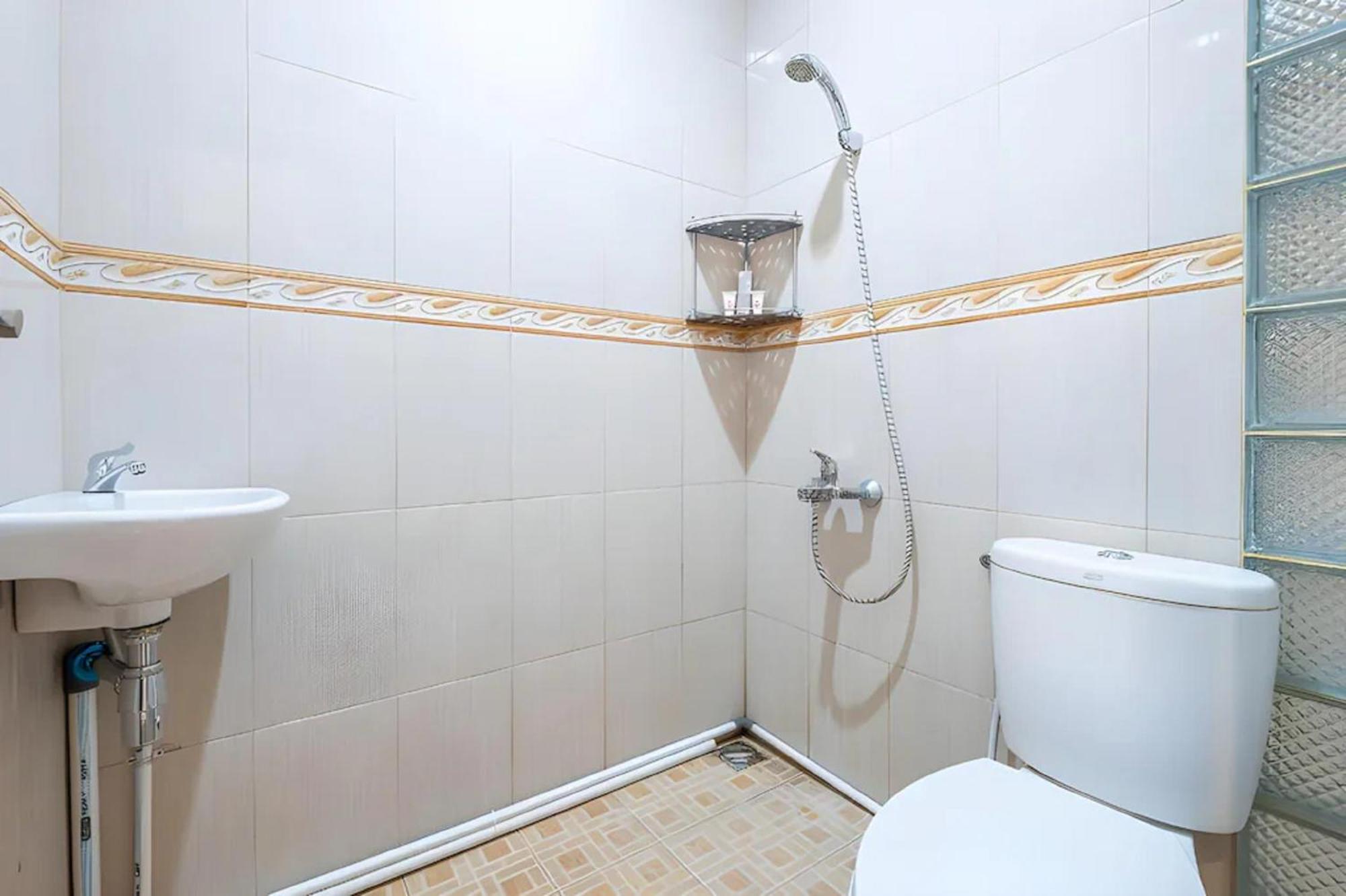Oyo Collection O 1032 Rahayu Residence Syariah Cirebon Εξωτερικό φωτογραφία